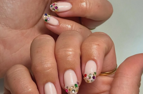 Chic nail trends 2026 featuring elegant nail designs, French tips, chrome, nude, pastel, floral, and glossy nail styles.
